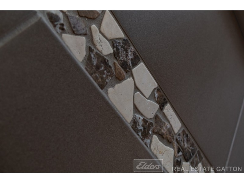 11 Royal Drive, Mount Hallen QLD 4312