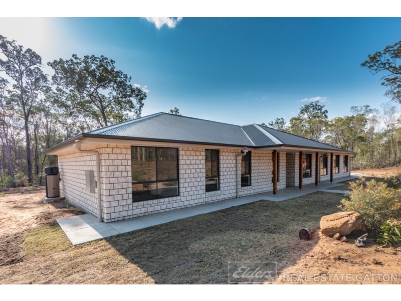 11 Royal Drive, Mount Hallen QLD 4312