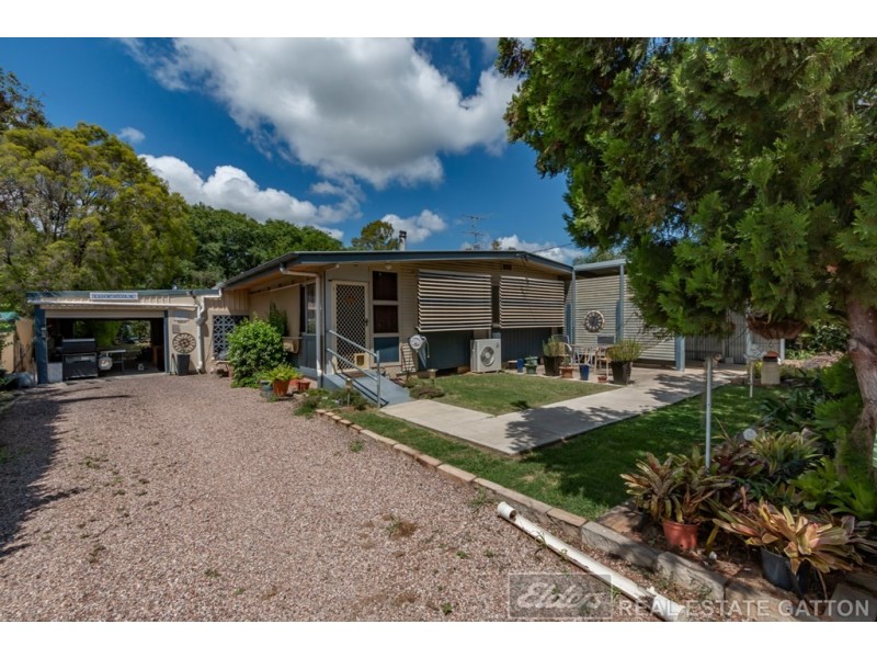 8 Peters Street, Gatton QLD 4343