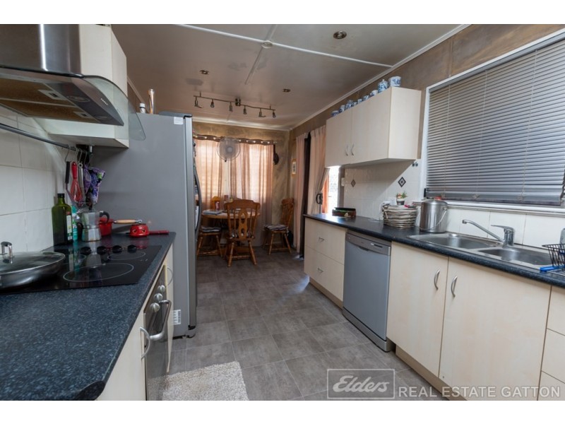 8 Peters Street, Gatton QLD 4343