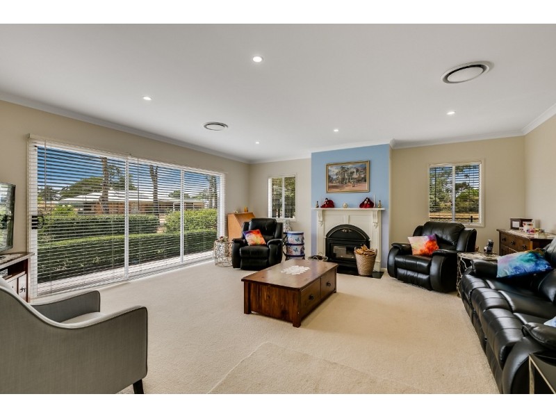 11 Piccadilly Lane, Helidon QLD 4344