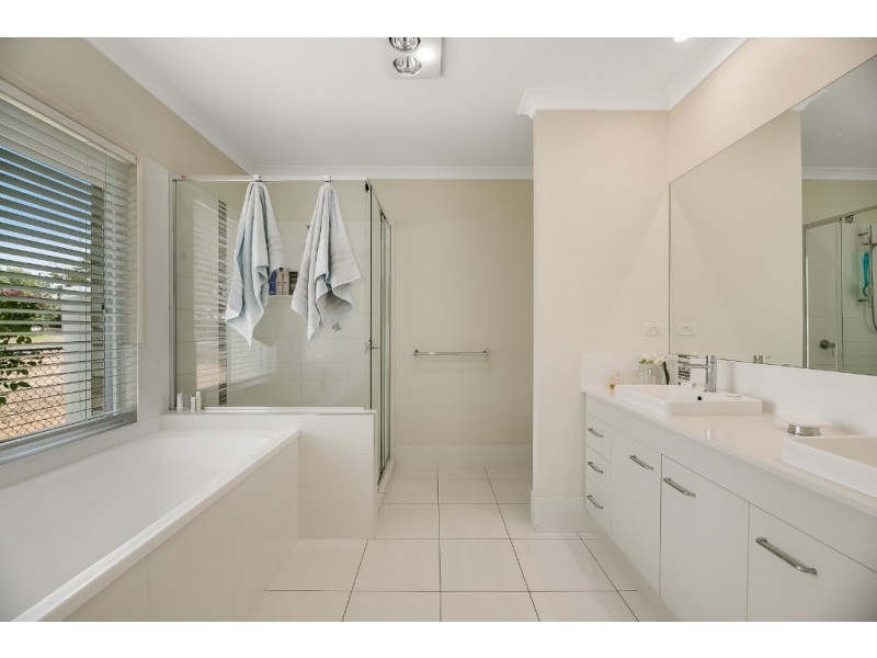 11 Piccadilly Lane, Helidon QLD 4344