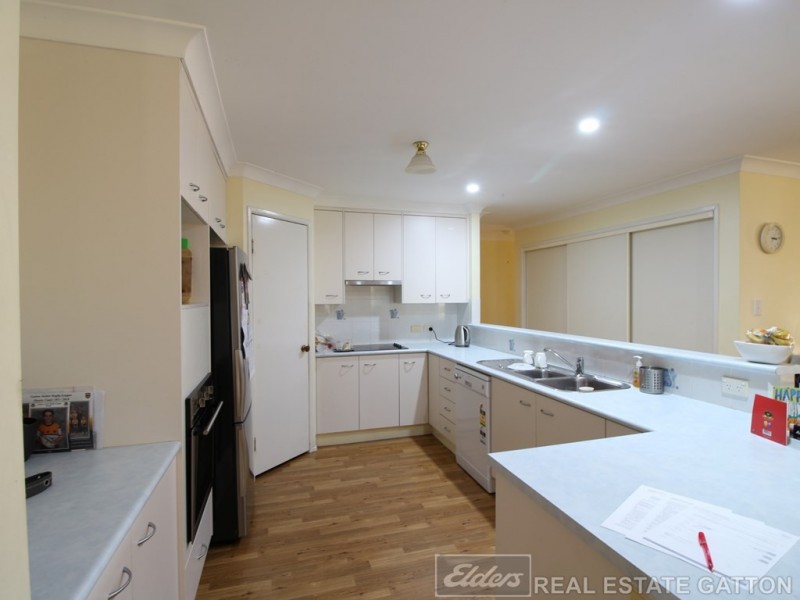 10 Parklea Drive, Placid Hills QLD 4343