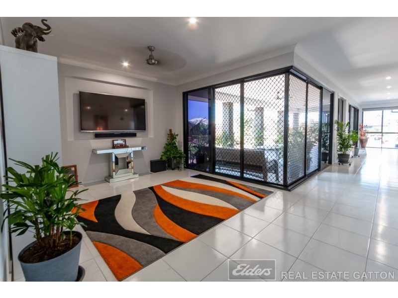 40 Placid Drive, Placid Hills QLD 4343