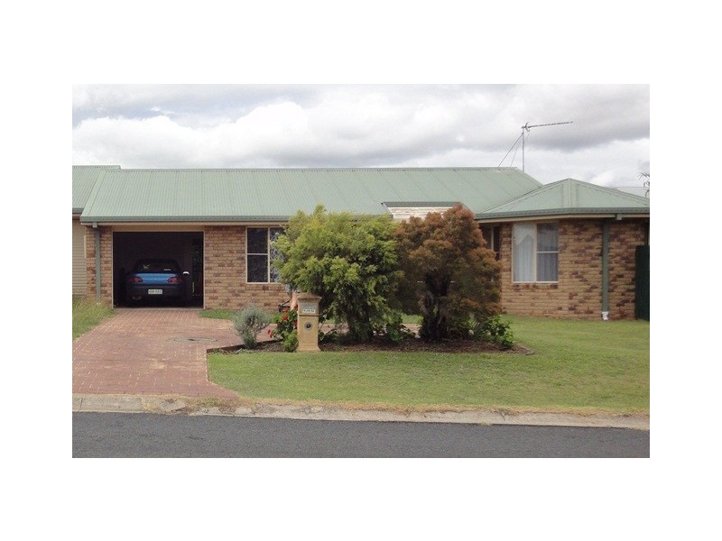 2/15 Metcalf, Gatton QLD 4343