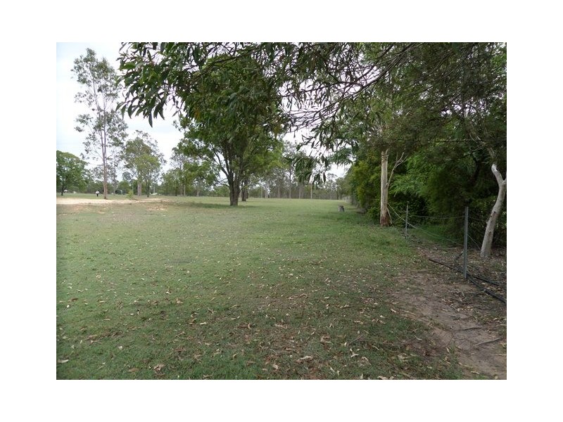 7 Fleur Crescent, Lockyer Waters QLD 4311