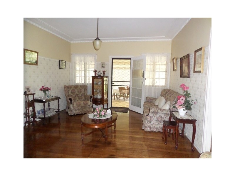 106 Dunlop Rd, Esk QLD 4312