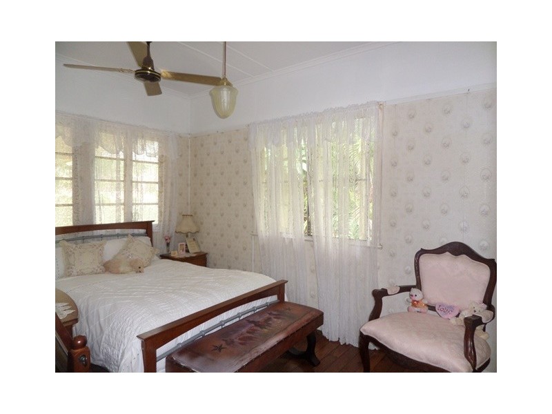 106 Dunlop Rd, Esk QLD 4312