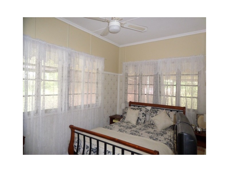 106 Dunlop Rd, Esk QLD 4312