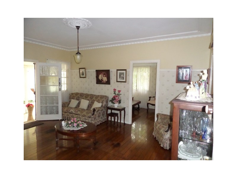 106 Dunlop Rd, Esk QLD 4312