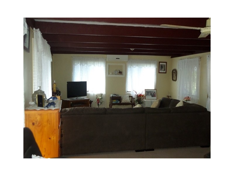 106 Dunlop Rd, Esk QLD 4312