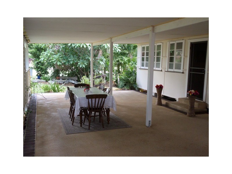 106 Dunlop Rd, Esk QLD 4312