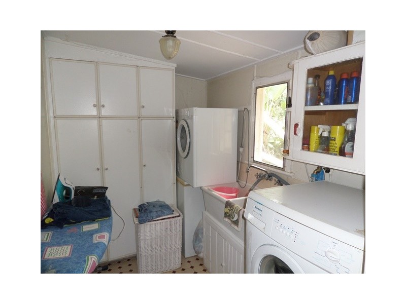 106 Dunlop Rd, Esk QLD 4312