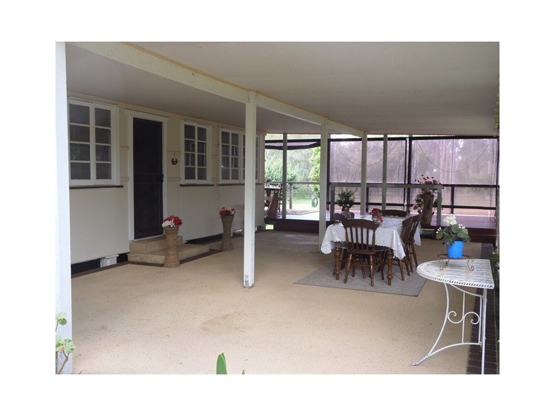 106 Dunlop Rd, Esk QLD 4312