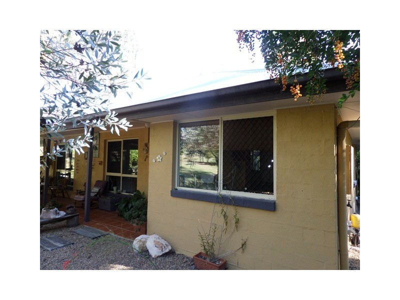 42 Buckingham Court, Mount Hallen QLD 4312