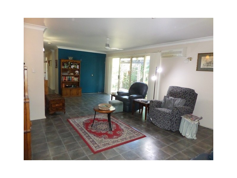 42 Buckingham Court, Mount Hallen QLD 4312