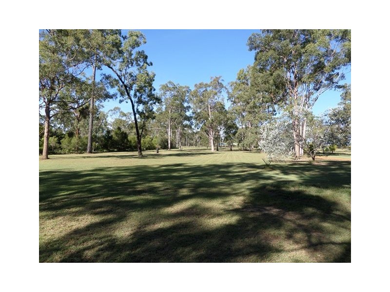 42 Buckingham Court, Mount Hallen QLD 4312