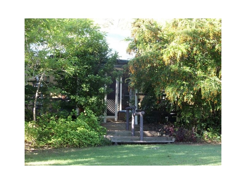 42 Buckingham Court, Mount Hallen QLD 4312