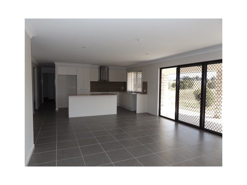 8 REGENT COURT, Regency Downs QLD 4341