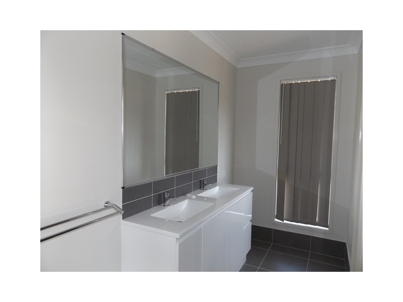 8 REGENT COURT, Regency Downs QLD 4341