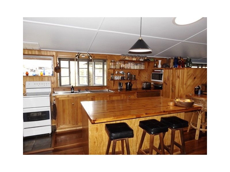 221 DRY GULLY ROAD, Mount Whitestone QLD 4347