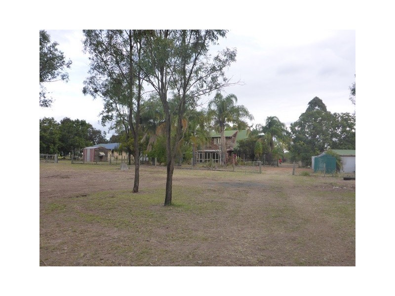 4 SILVERBANK COURT, Lockrose QLD 4342