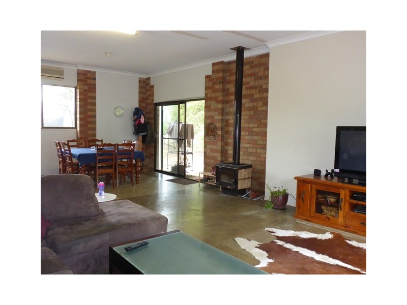 84 BARTLEYS ROAD, Spring Creek QLD 4343