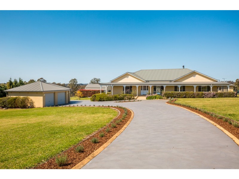 7 Robert Place, Razorback NSW 2571