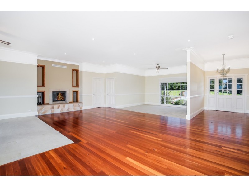 7 Robert Place, Razorback NSW 2571