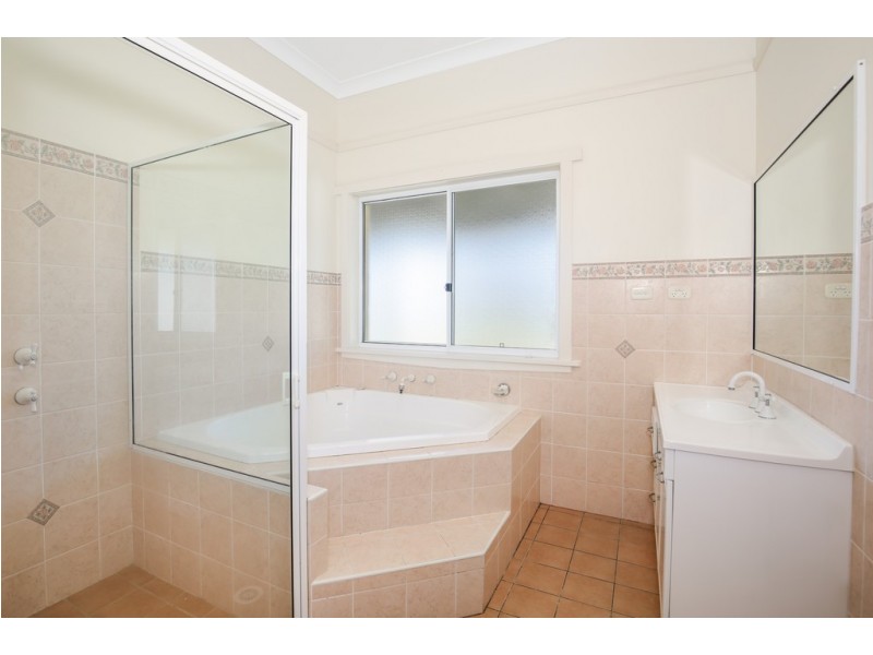 7 Robert Place, Razorback NSW 2571