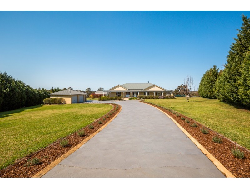7 Robert Place, Razorback NSW 2571