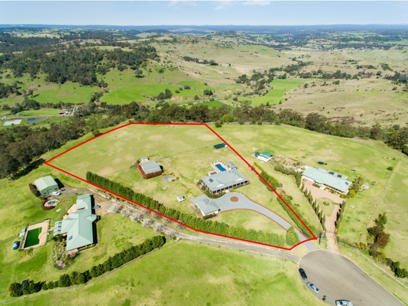 7 Robert Place, Razorback NSW 2571