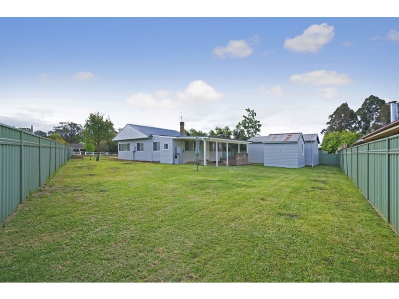 319 Thirlmere Way, Thirlmere NSW 2572