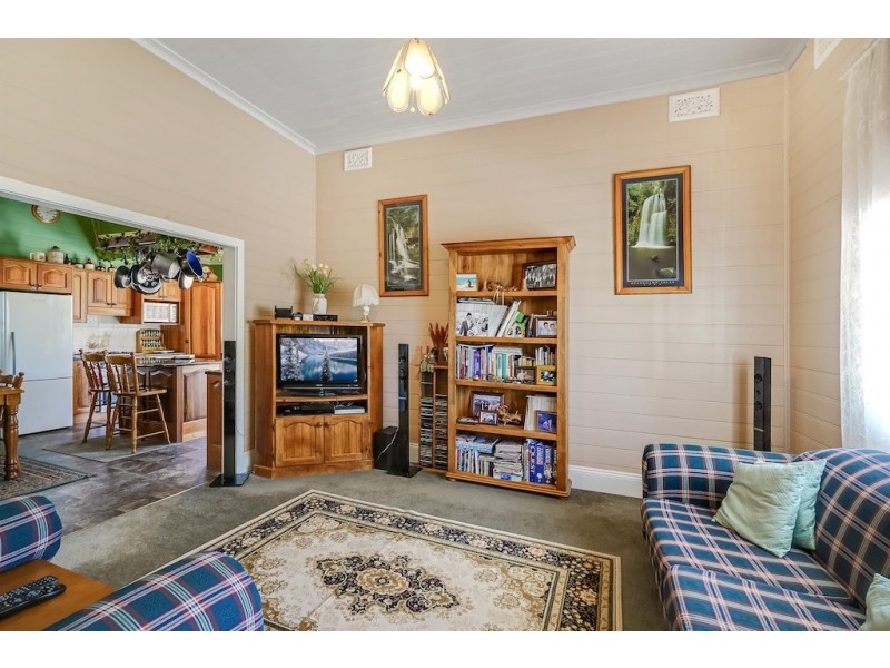 25 CARLTON ROAD, Thirlmere NSW 2572