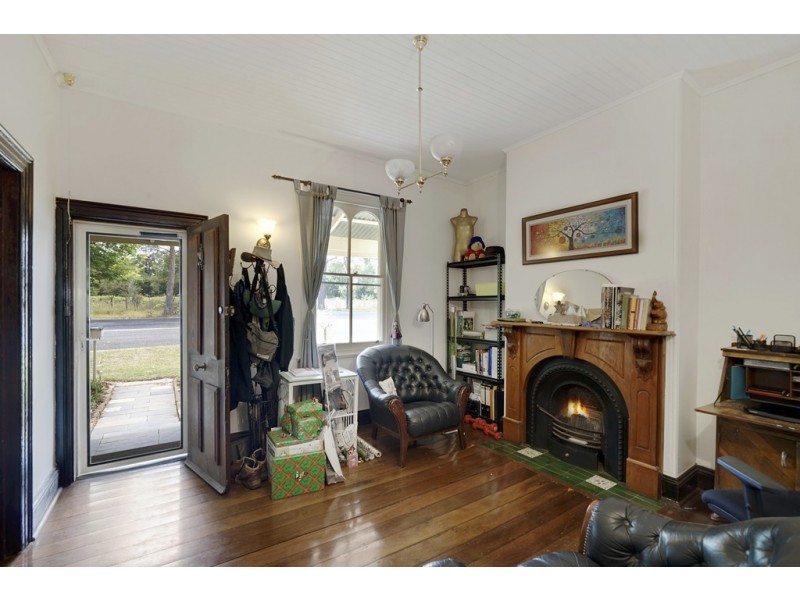 415 Thirlmere Way, Thirlmere NSW 2572