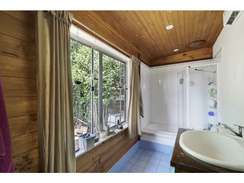 415 Thirlmere Way, Thirlmere NSW 2572