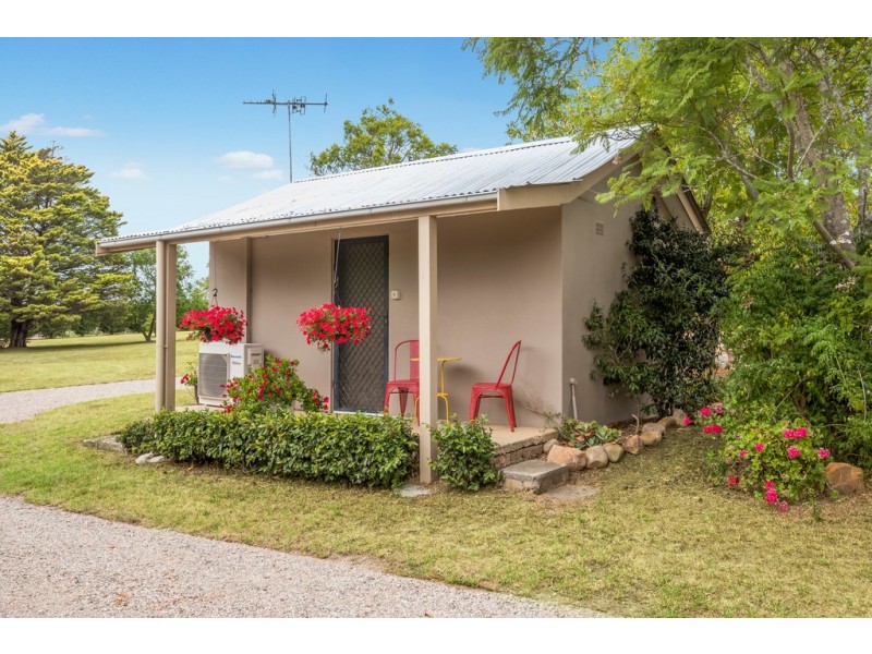 12 Molls Lane, Thirlmere NSW 2572