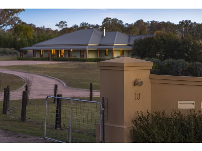 10 Hinkler Avenue, Bargo NSW 2574