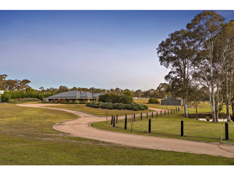 10 Hinkler Avenue, Bargo NSW 2574