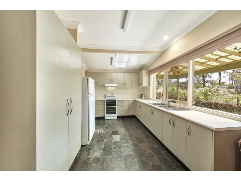 6 ALBERT AVENUE, Thirlmere NSW 2572