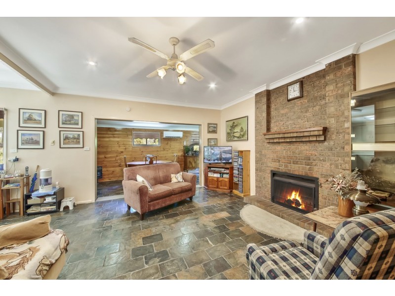 6 ALBERT AVENUE, Thirlmere NSW 2572