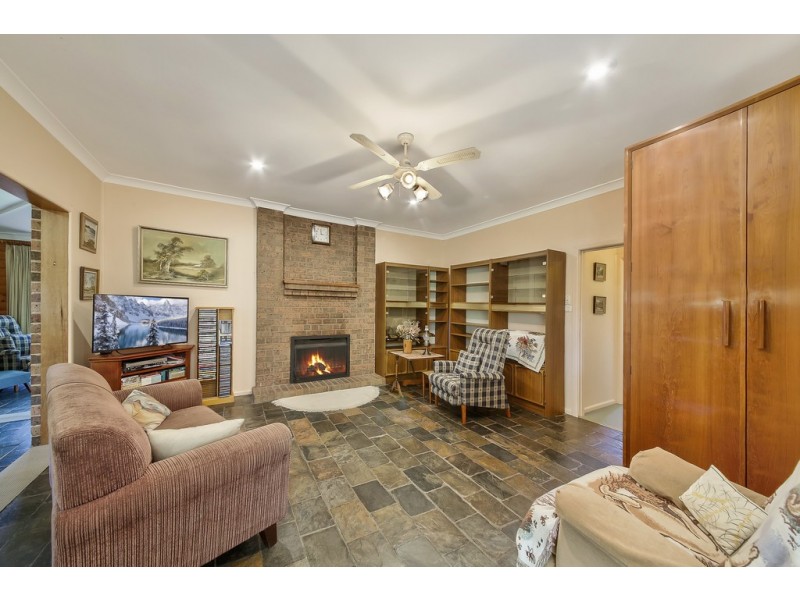 6 ALBERT AVENUE, Thirlmere NSW 2572