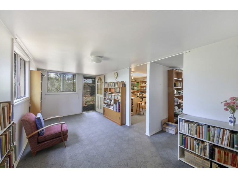 6 ALBERT AVENUE, Thirlmere NSW 2572