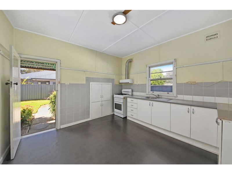 10 RITA STREET, Thirlmere NSW 2572
