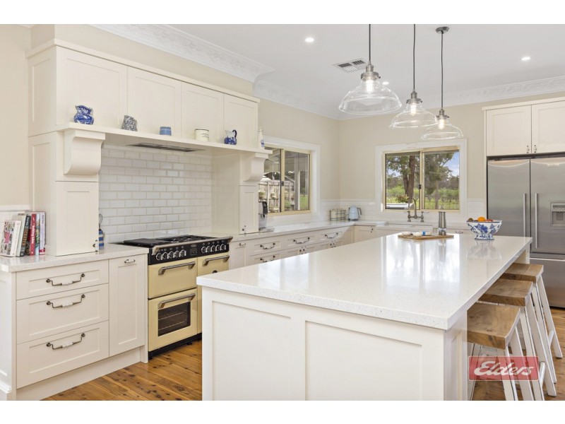 10 OAKS ROAD, Thirlmere NSW 2572