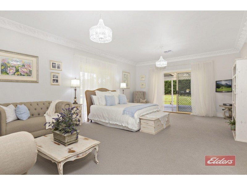 10 OAKS ROAD, Thirlmere NSW 2572