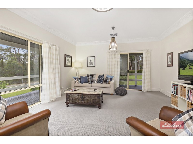 10 OAKS ROAD, Thirlmere NSW 2572