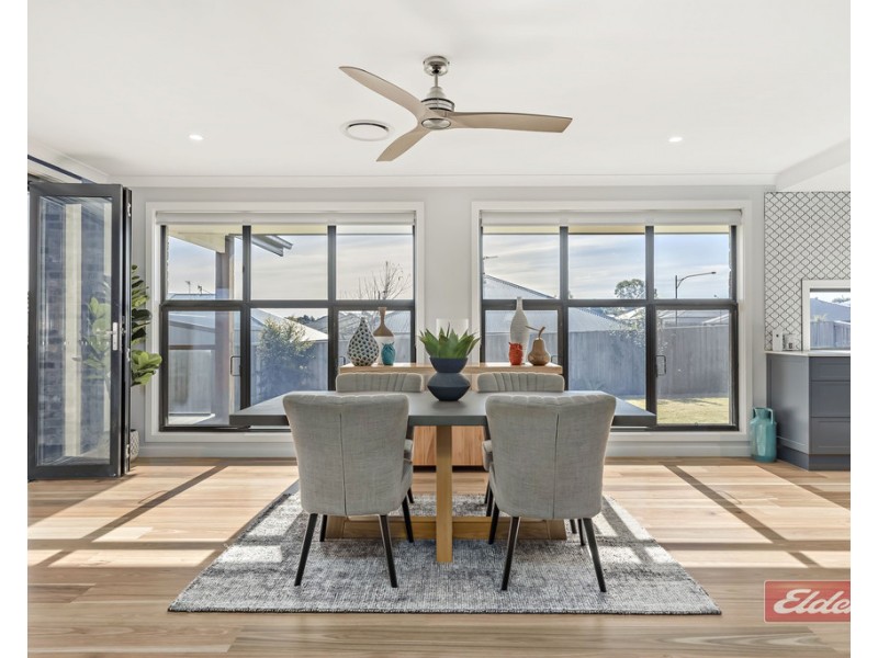 8 WINTLE ROAD, The Oaks NSW 2570