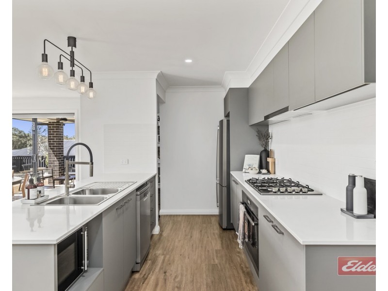 8 STATION MASTER AVENUE, Thirlmere NSW 2572