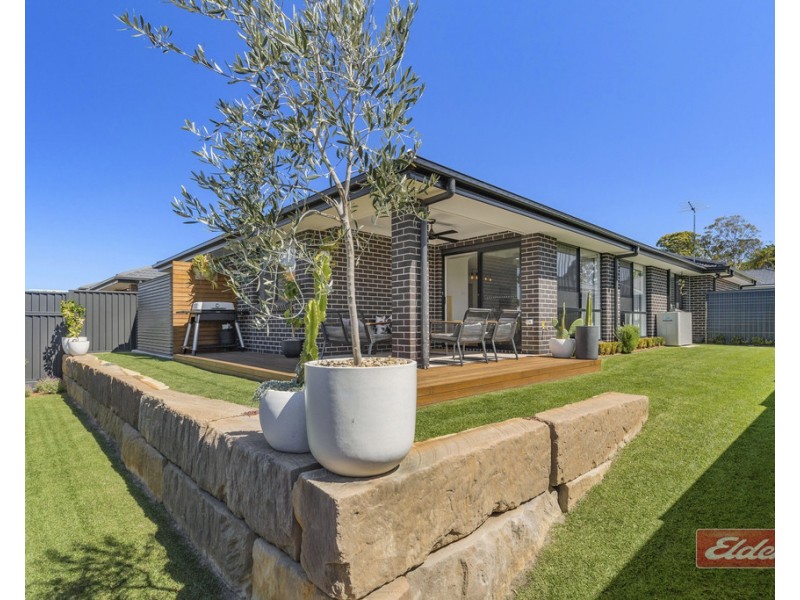 8 STATION MASTER AVENUE, Thirlmere NSW 2572